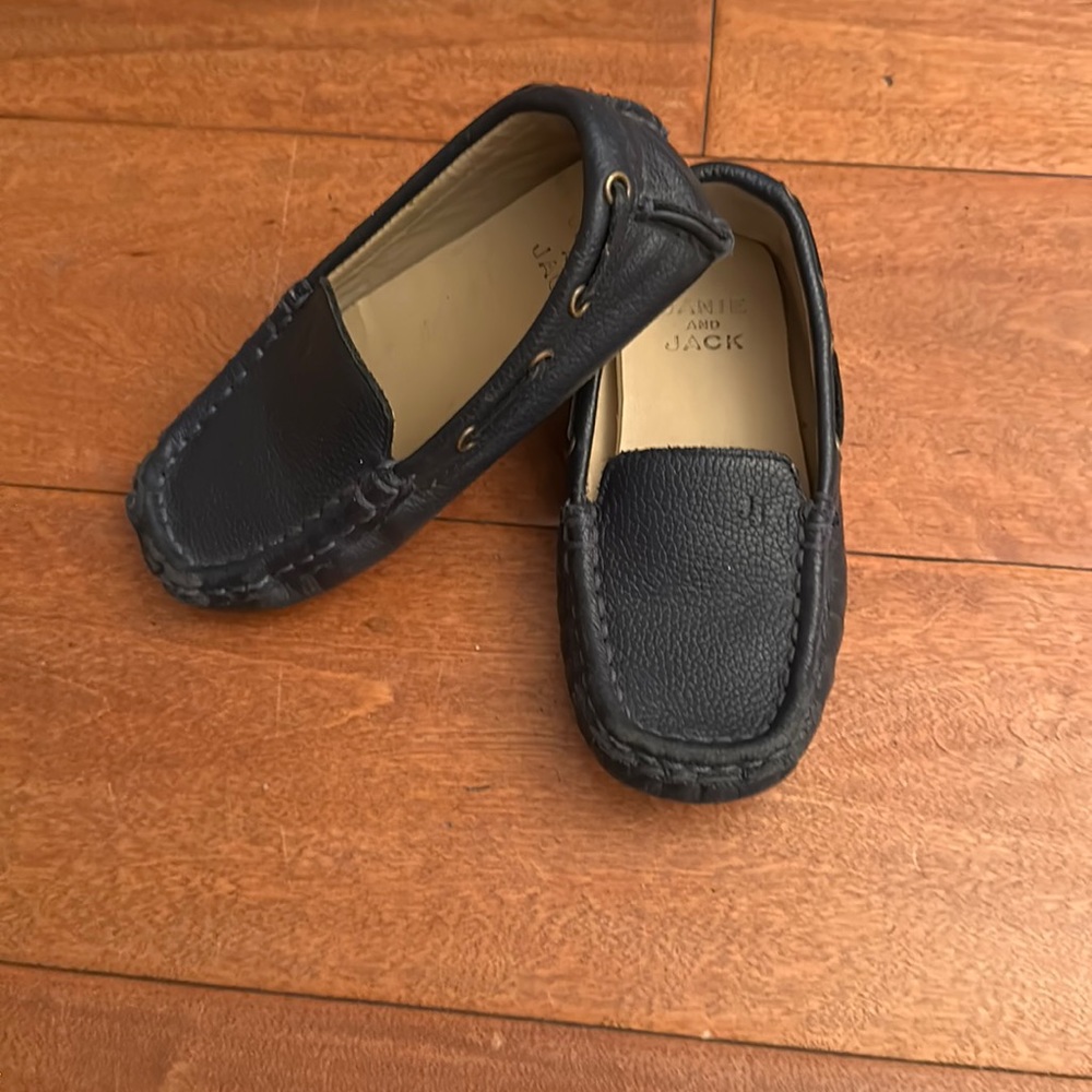 Classic loafers in navy